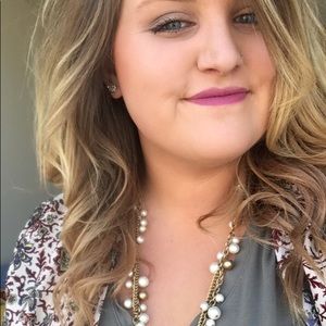 MEET YOUR POSHER💕